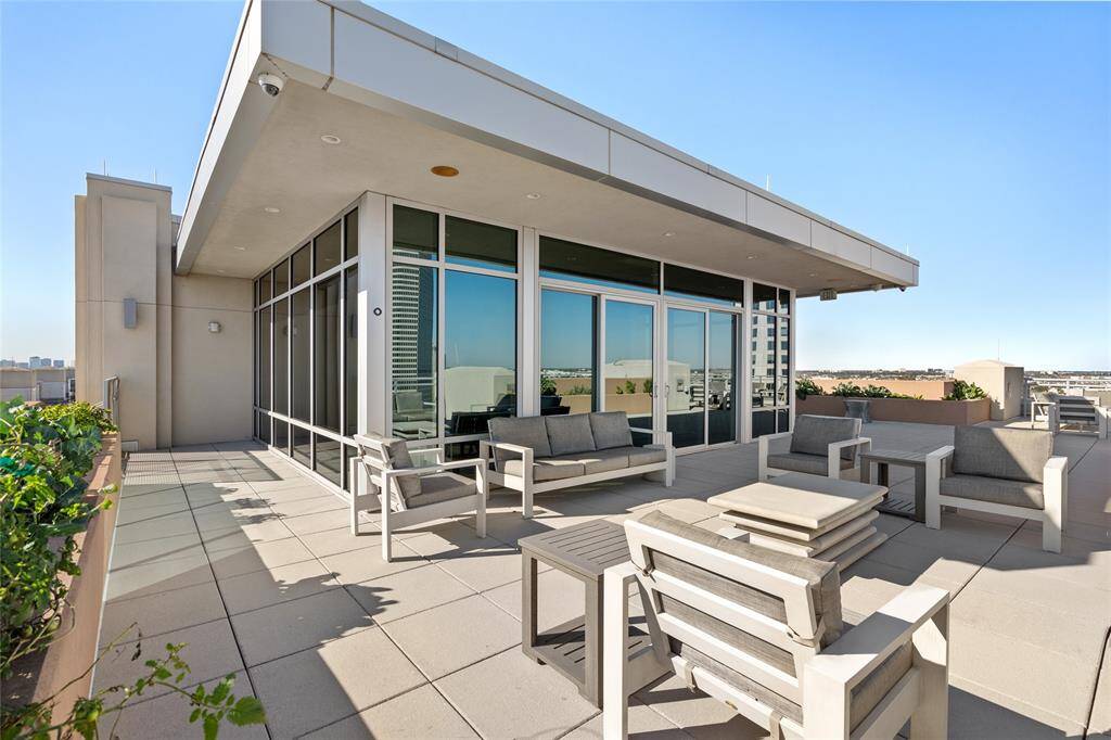 The rooftop community space is an inviting retreat, offering residents access to a stylish party room and beautifully maintained community gardens. With expansive seating areas and panoramic views of the city skyline, this versatile space is perfect for hosting gatherings, enjoying peaceful moments, or taking in the stunning surroundings. Designed with comfort and convenience in mind, it elevates the lifestyle experience to new heights.