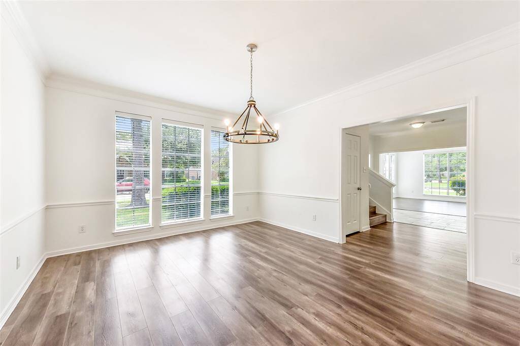 CHARMING WET BAR/COFFEE BAR IN FAMILY ROOM.