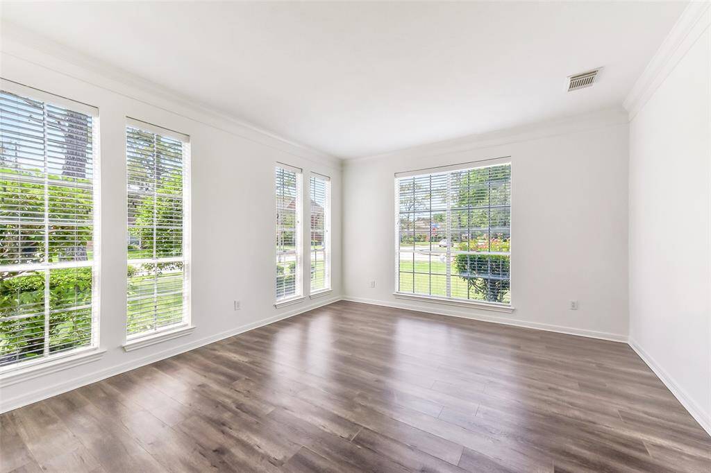CHARMING WET BAR/COFFEE BAR IN FAMILY ROOM.