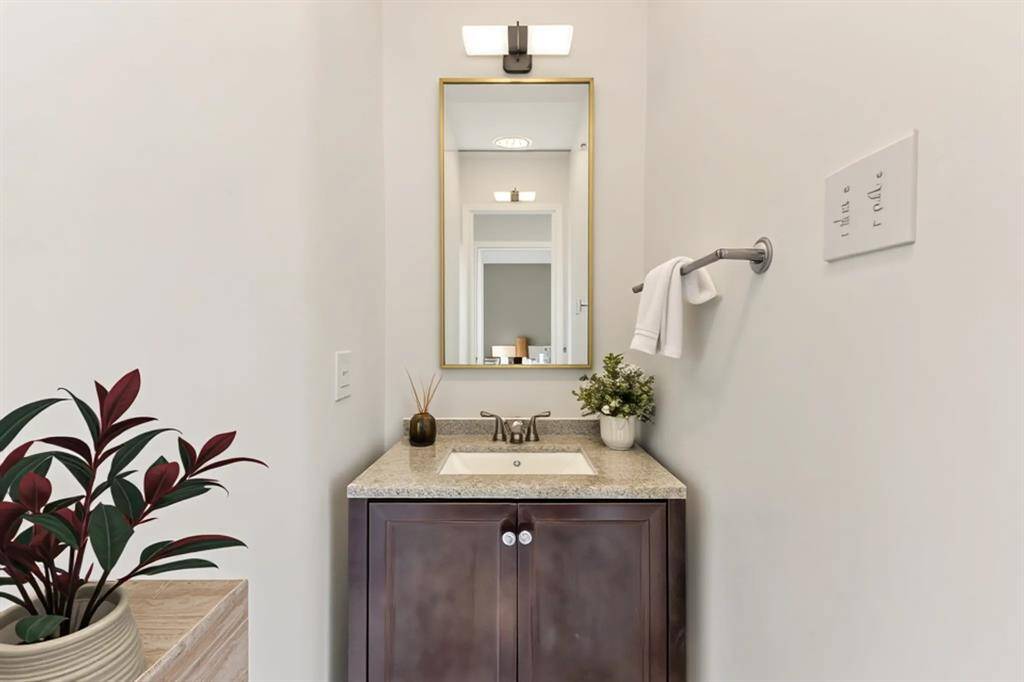 POWDER BATH (MIRROR WILL BE INSTALLED)