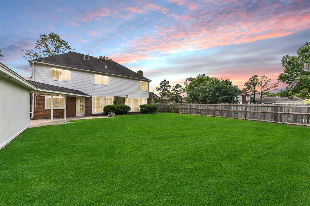 ENJOY SUNSETS IN YOUR GORGEOUS BACK YARD