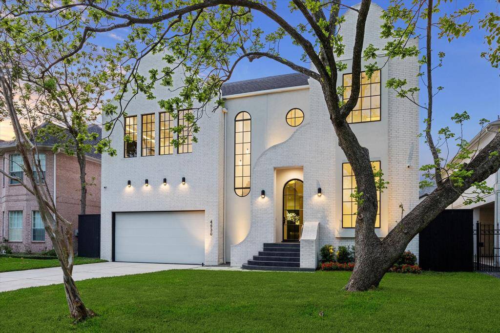 Graceful design by Todd Rice and elegant craftsmanship by John Liu of Nouveau Luxury Builders. 4530 Birch has a central, prime location in Bellaire on a quiet block inside the Loop.