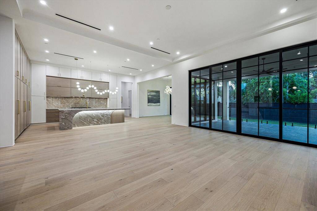Room to breathe, the open plan is enhanced on the north side with floor to ceiling glass across the back to pull in the greenery and plenty of natural light.