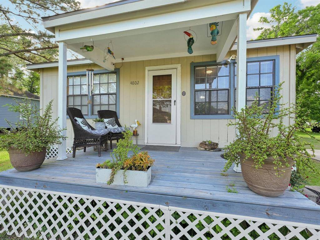 This adorable home is exactly what you have been looking for!
