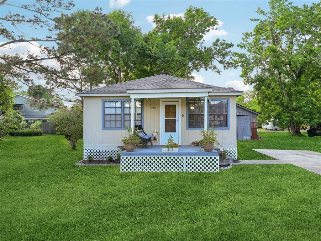 This home is being sold with the lot behind it, making it 10,000 sf total!