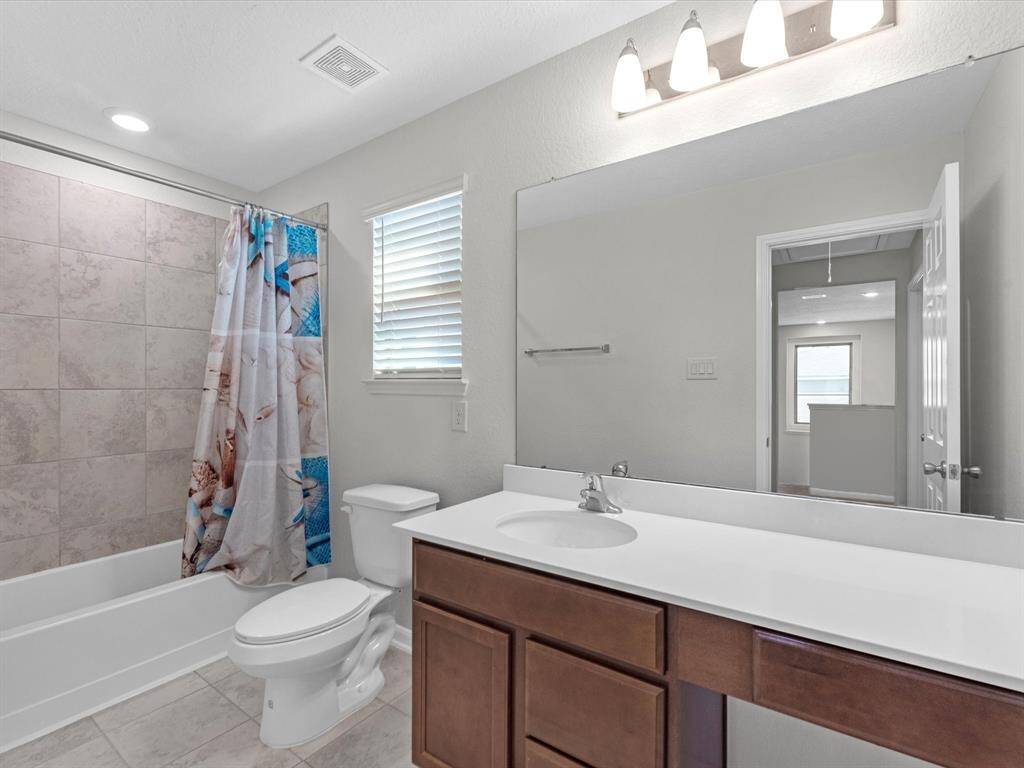 Bathroom #2, upstairs