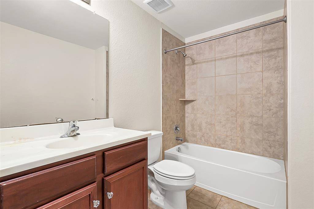 SECONDARY BATHROOM