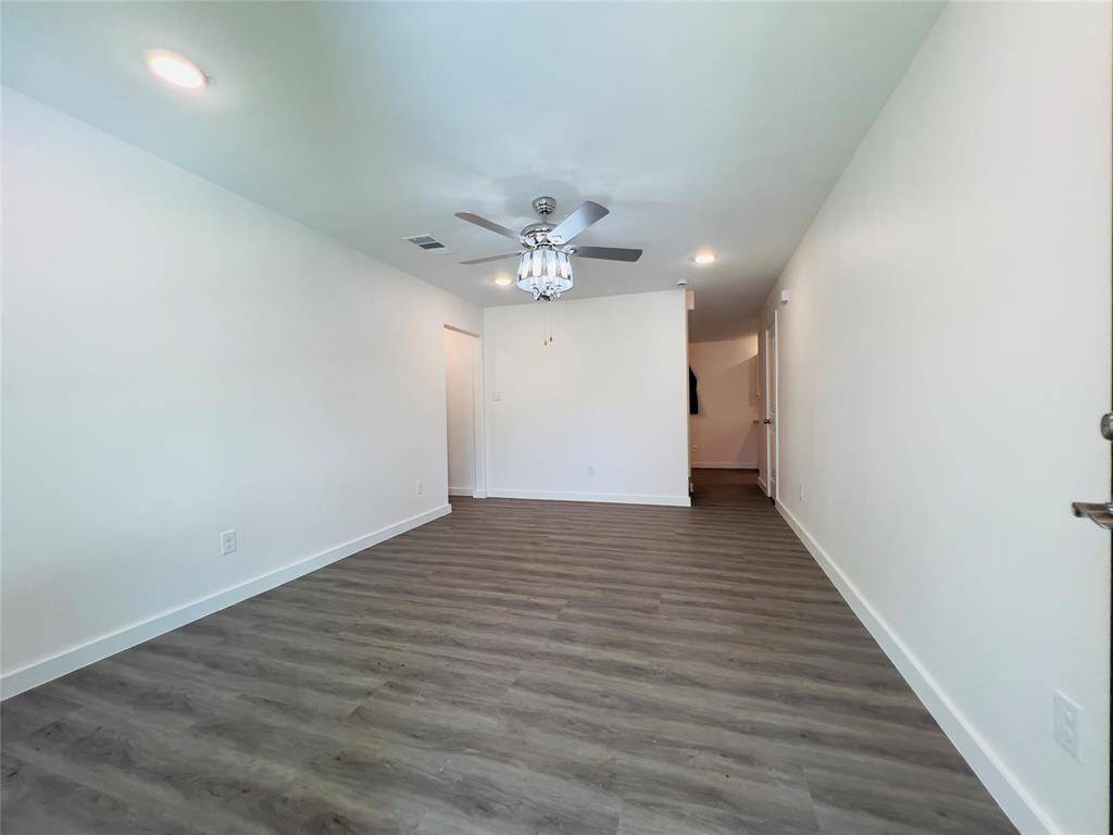 Formal Living/sitting area