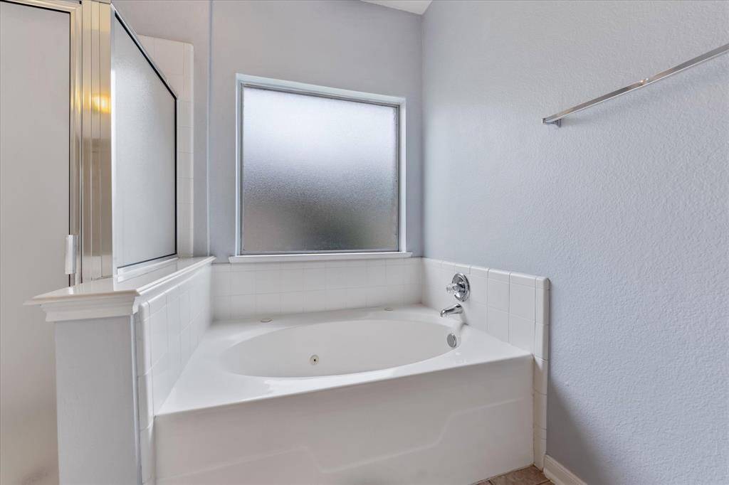 Jetted tub in primary bath