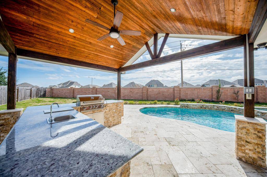 Can you imagine grilling by the pool under here?