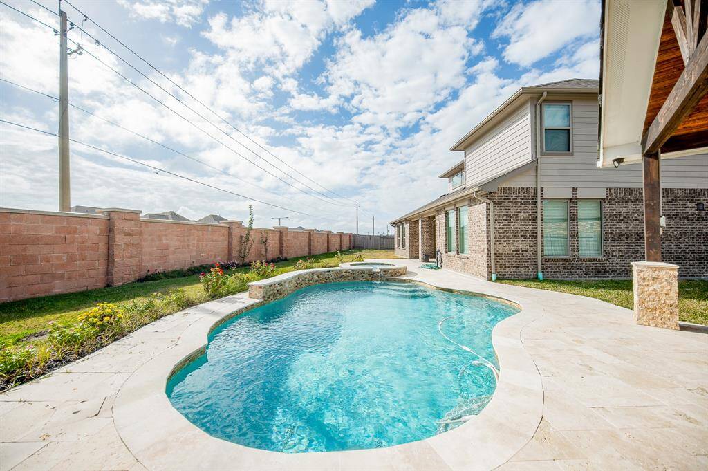 This gorgeous pool also has a hot tub.