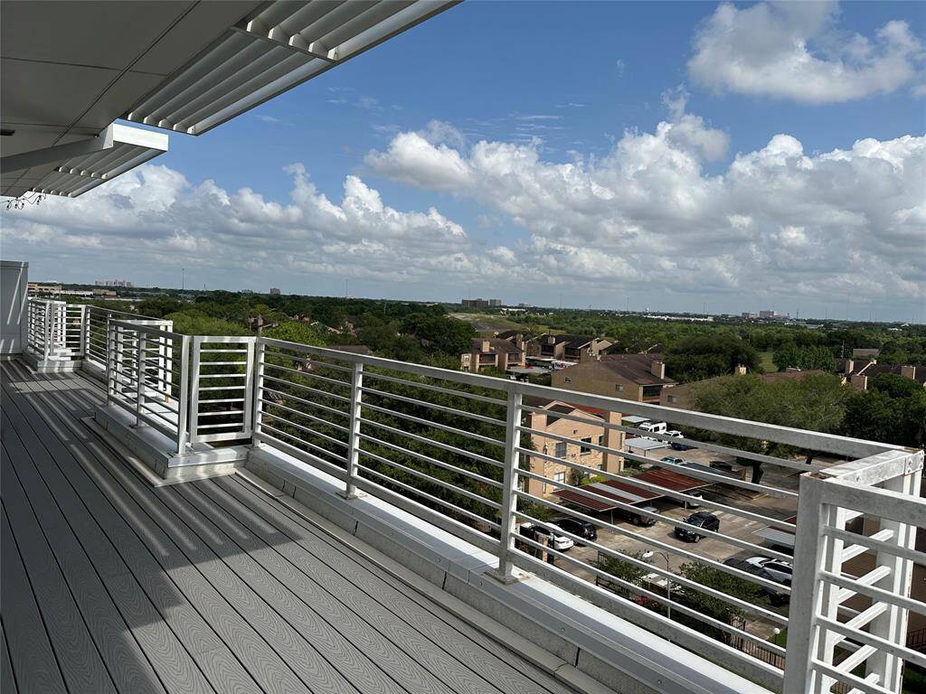 Balcony- City Skyline, natural Landscape