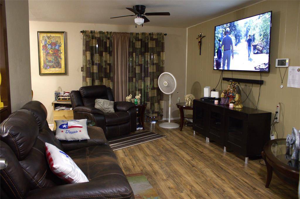 Spacious Living Room Area