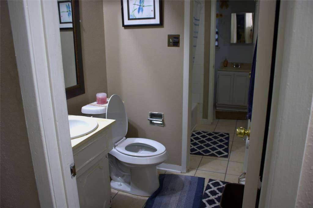 1st Bath off the main hallway