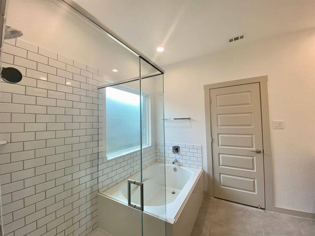 Master Bathtub separate shower
