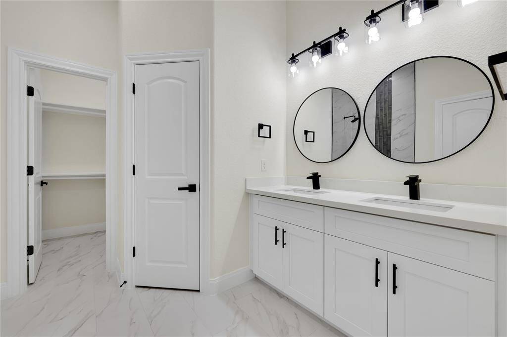 Primary Bath in Unit B