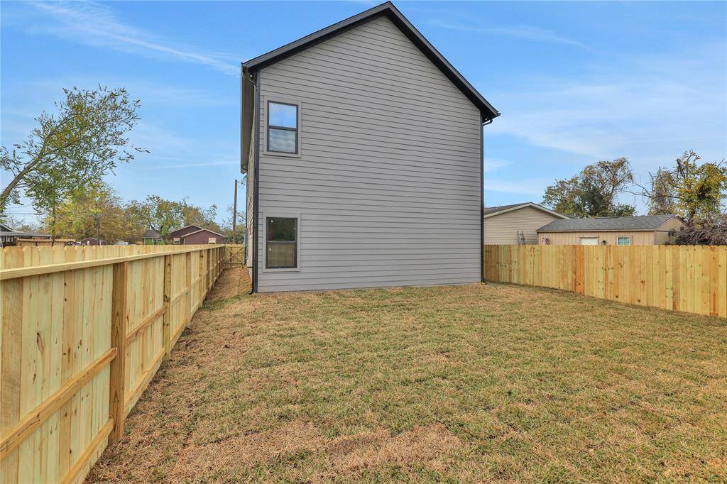 Spacious backyard