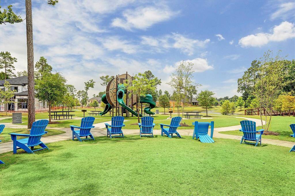 This neighborhood has its very own beautifully-maintained and landscaped park for both adults and kids to play and hang out with friends.