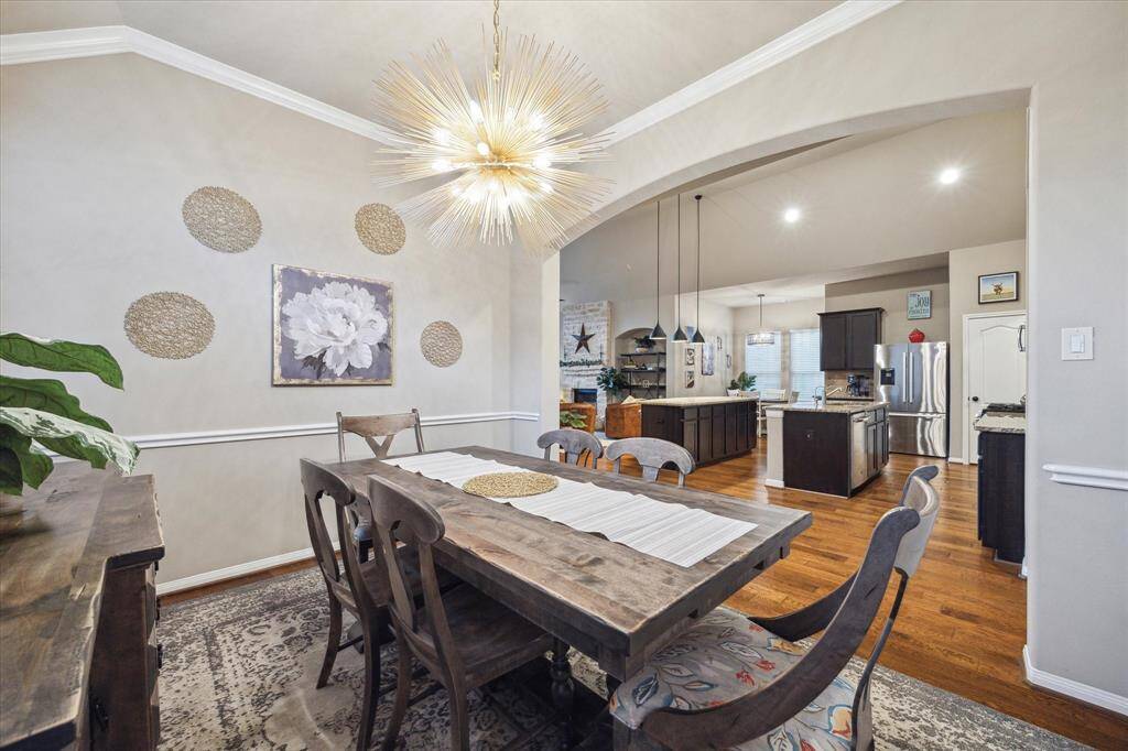 A reaching arch connects the formal dining room to the main living space.