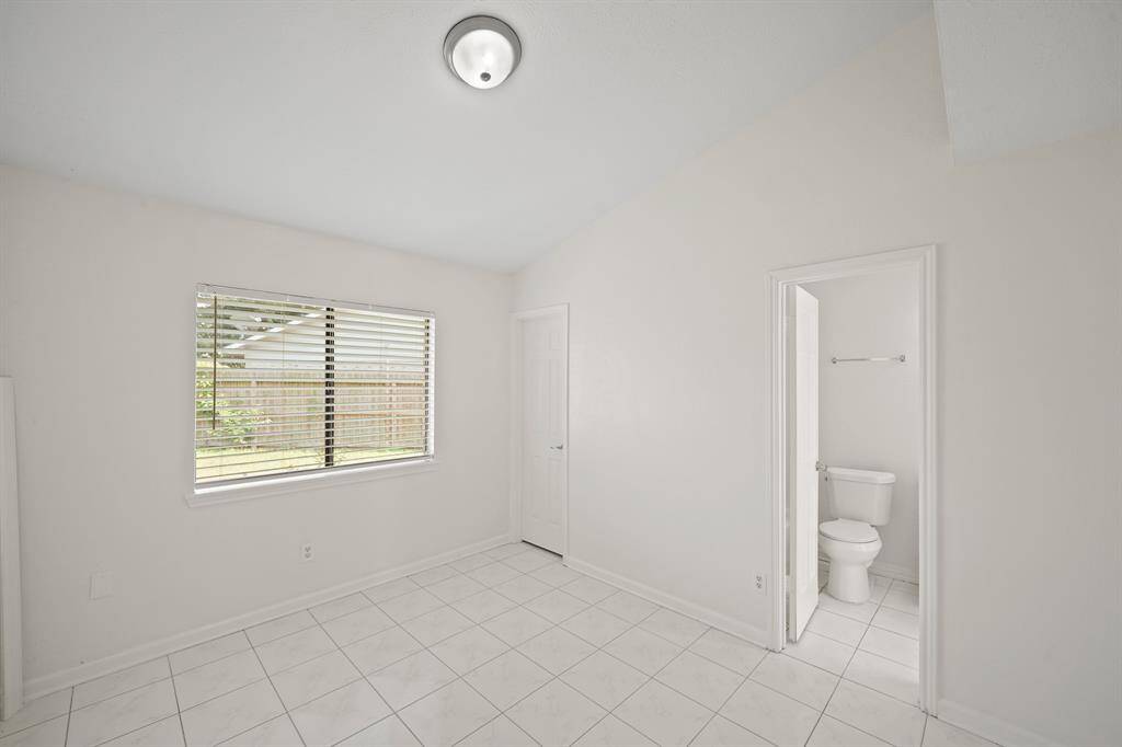 Front door view of bedroom 2. Access to secondary bathroom.