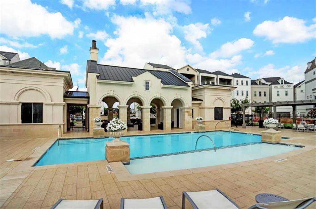 Somerset Green pool area