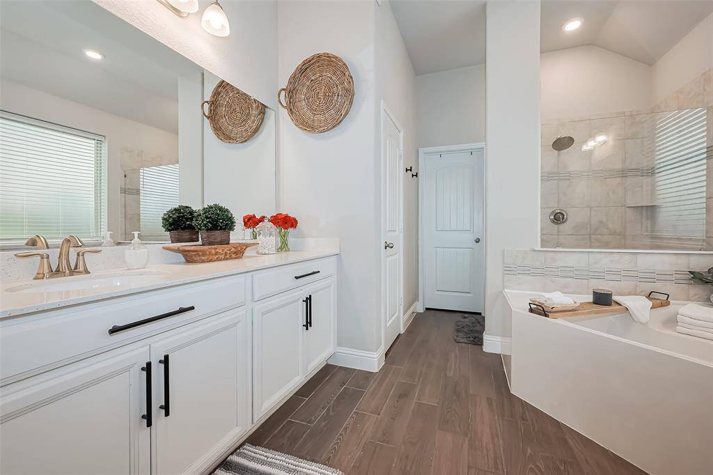 Beautiful ensuite primary bath!