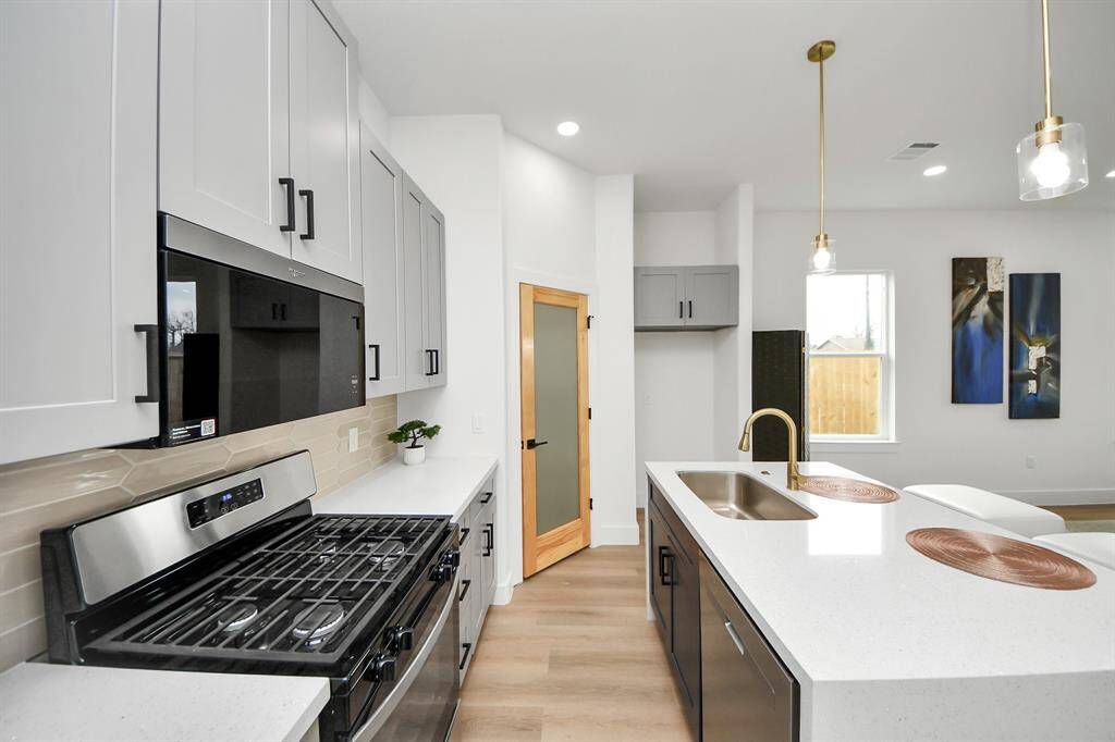 Gas cooktop - similar floor plan to 8821 Edgar Street