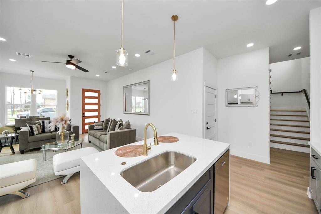 Farmhouse style kitchen sink - similar floor plan to 8821 Edgar Street