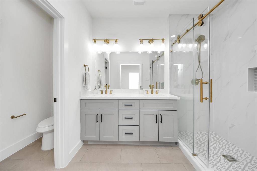 Primary bathroom - similar floor plan to 8821 Edgar Street