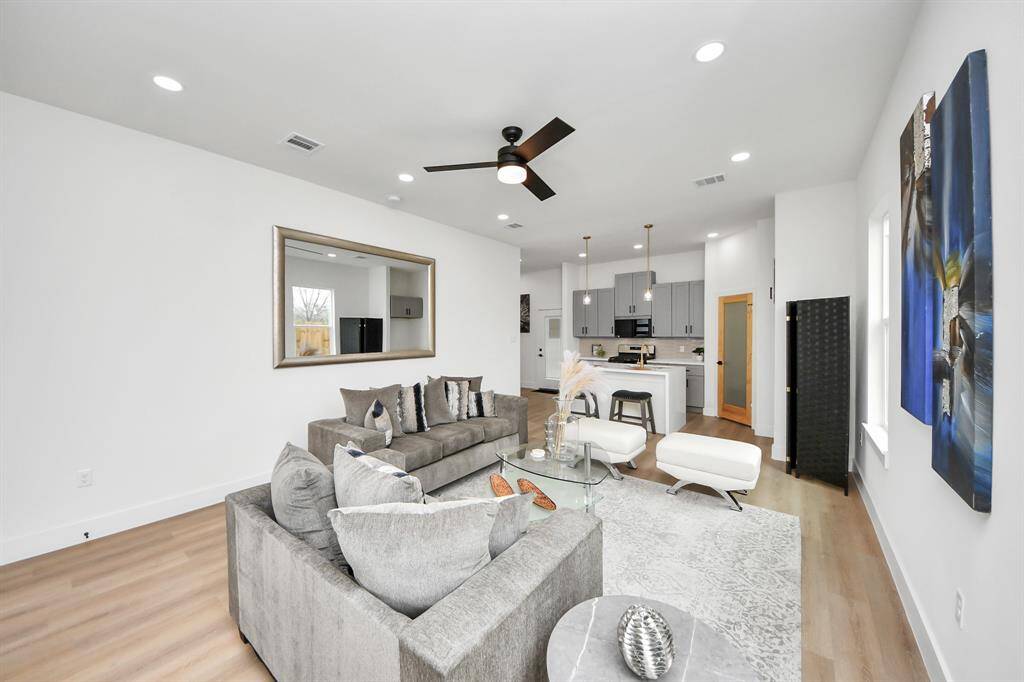 Living room - similar floor plan to 8821 Edgar Street