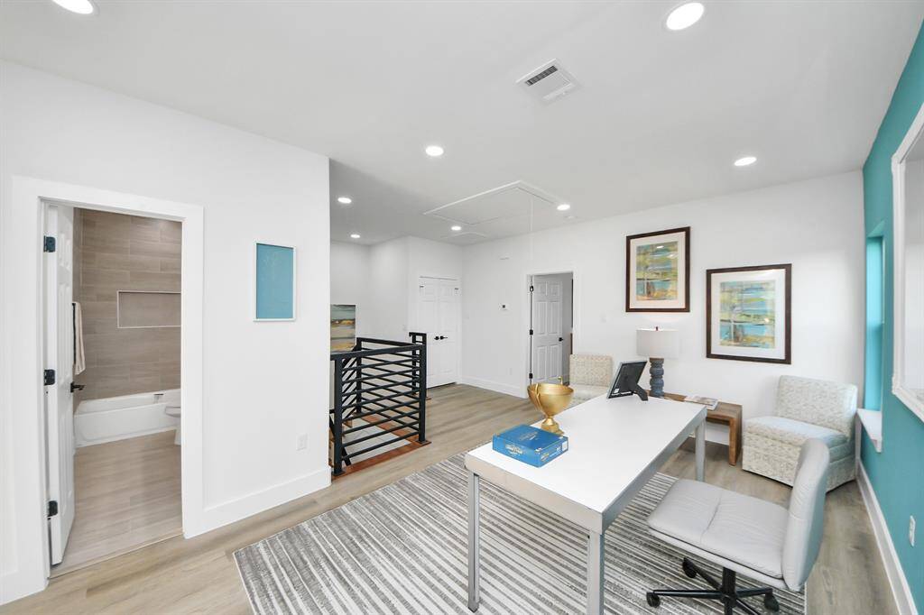 Office area / Game room