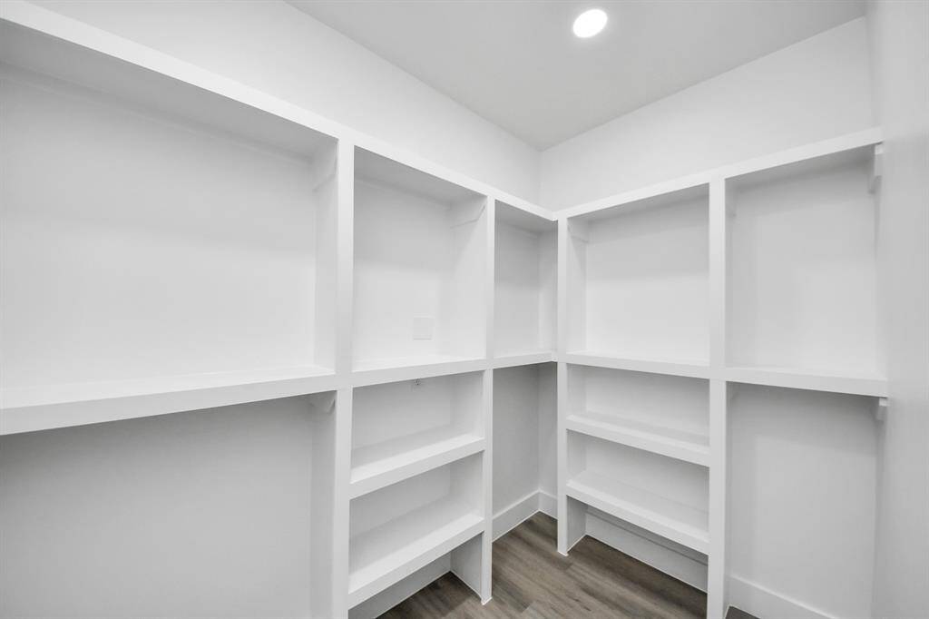 Walk-in closet