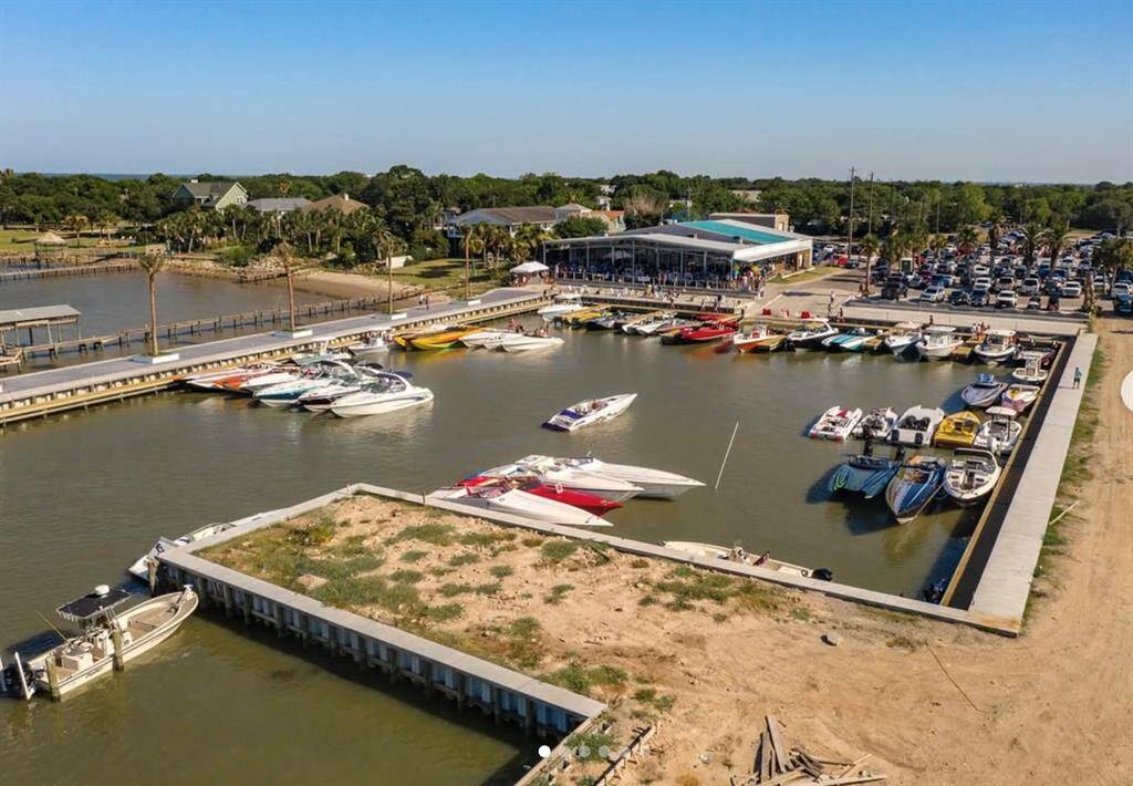Nestled in the coastal town of San Leon, Texas, Pier 6 Seafood & Oyster House is the premier restaurant by Raz Halili of globally renowned Prestige Oysters. A second-generation oysterman and first-generation Texan, Halili shares his parents’ passion for the Gulf Coast and the abundant fish and seafood that can be teased from its waters year-round. After years working with chefs and restaurants as a trusted purveyor, Pier 6 is Halili’s vision come to life to create a relaxed, inviting environment to gather w