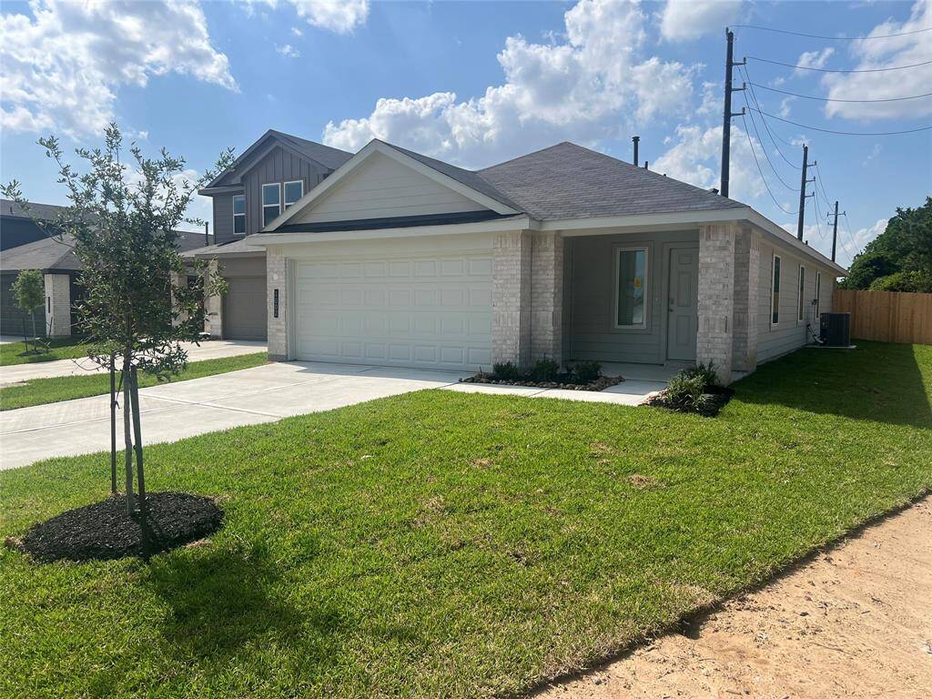 Charming Brand NEW D.R. Horton Home in an Excellent Location!