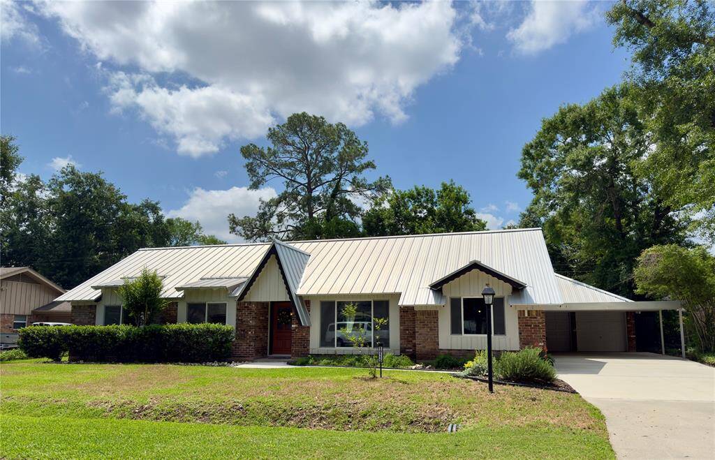 Beautifully renovated ranch with open floor plan!