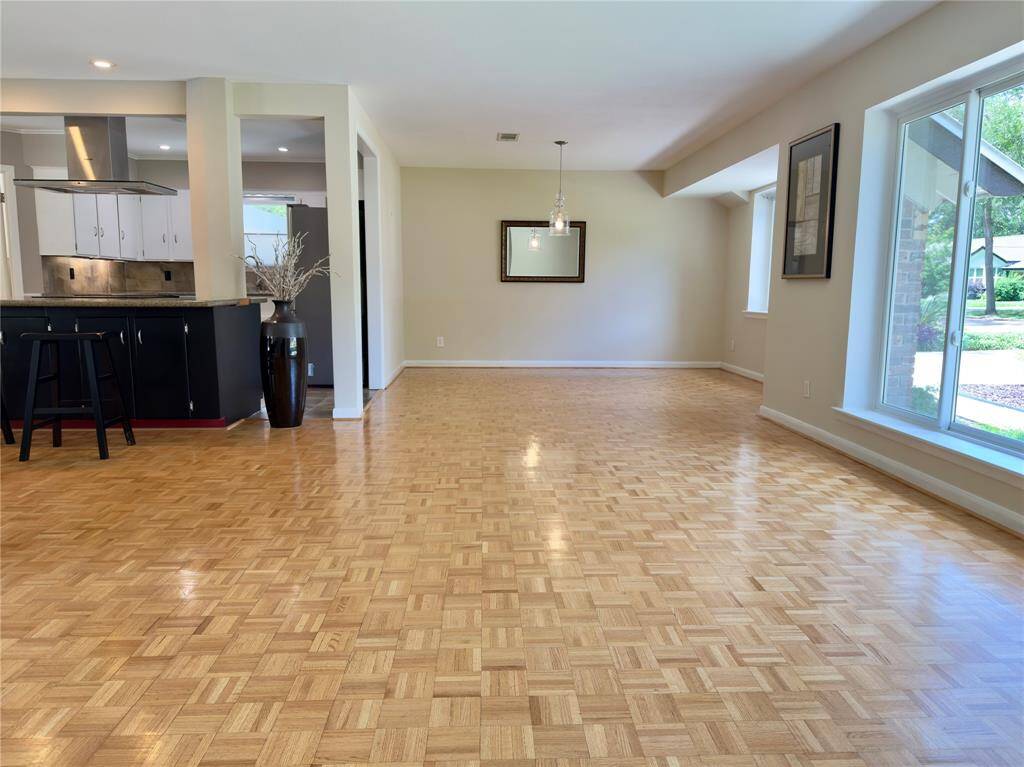 Unstaged entrance from the door