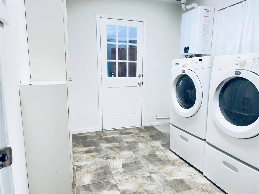 Walk-in pantry, laundry, with direct access to pool and parking