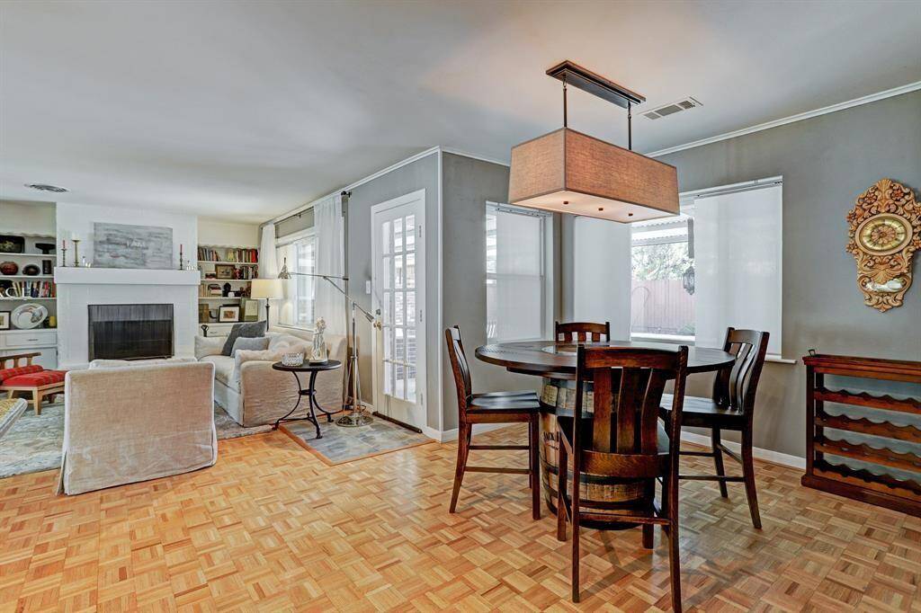 Breakfast area