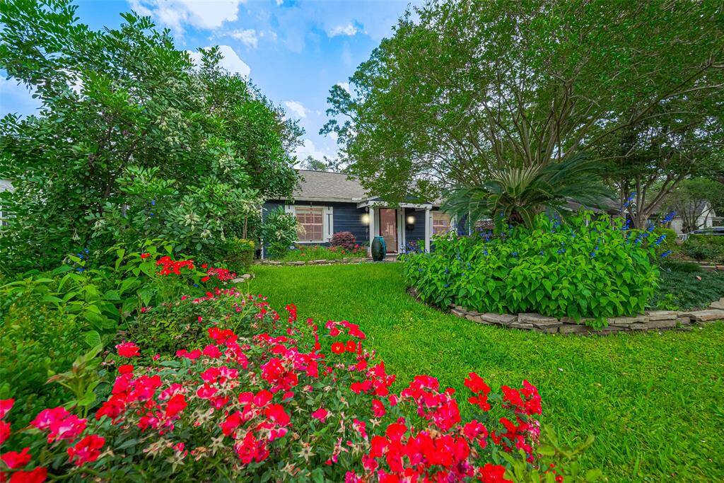 Meticulously maintained bungalow in the heart of Garden Oaks with gardens that you won't believe!