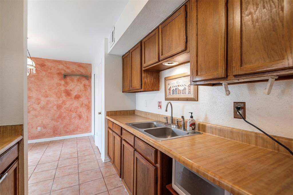 Small kitchen but has enough cabinet space
