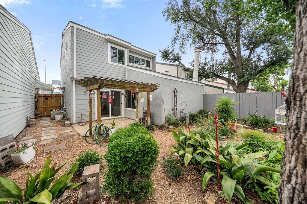 Full view of yard
