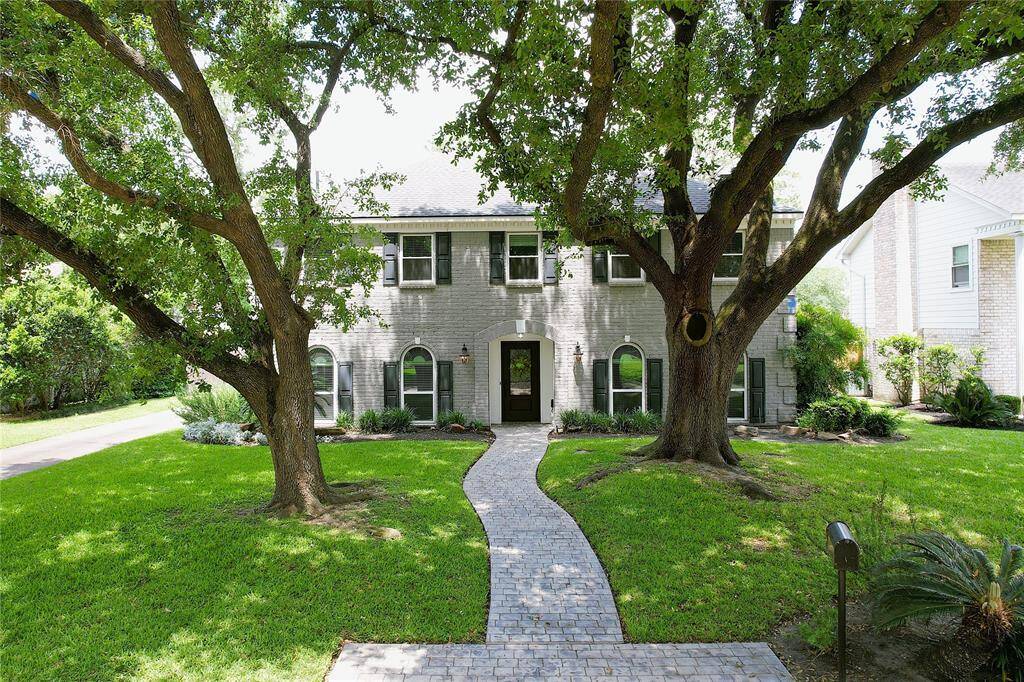 Front view of 10906 Dunbrook Dr.