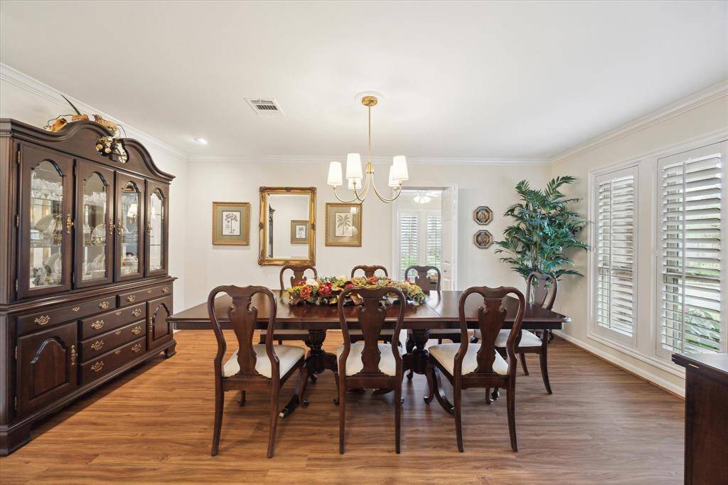 The oversized dining room allows plenty of space for family and holidaygatherings and welcoming friends.