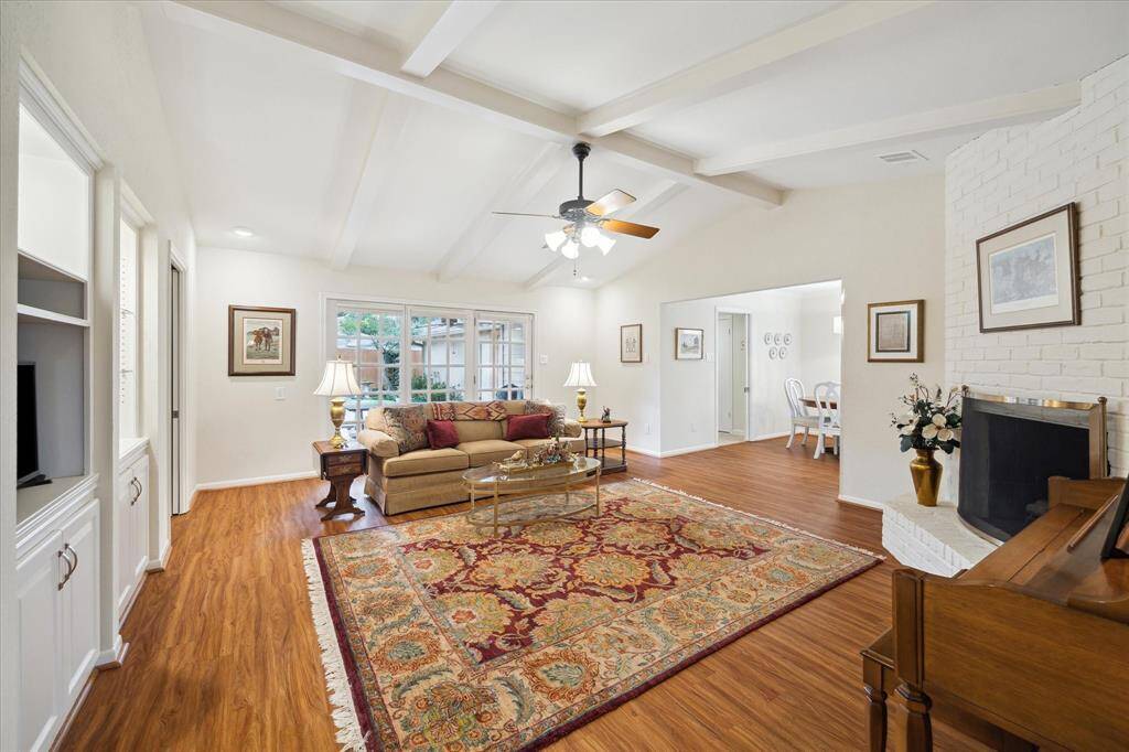 The airy, bright family boasts a cathedral ceiling and French doorsleading to the patio. This space is open to the kitchen/breakfast area.