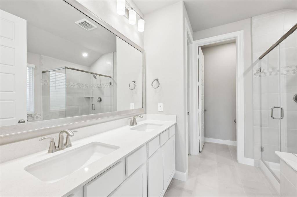 Photo is not of the actual home but is an inspirational photo of builder’s model home and may depict options, furnishings, and/or decorator features that are not included.
