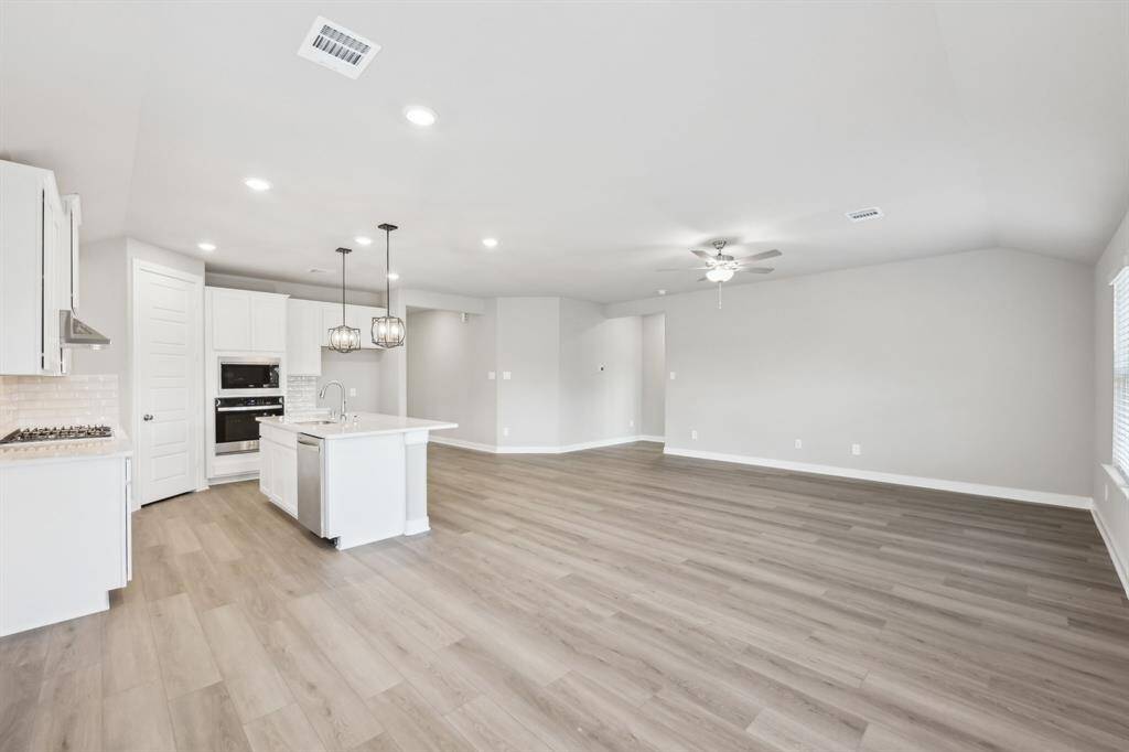 Photo is not of the actual home but is an inspirational photo of builder’s model home and may depict options, furnishings, and/or decorator features that are not included.