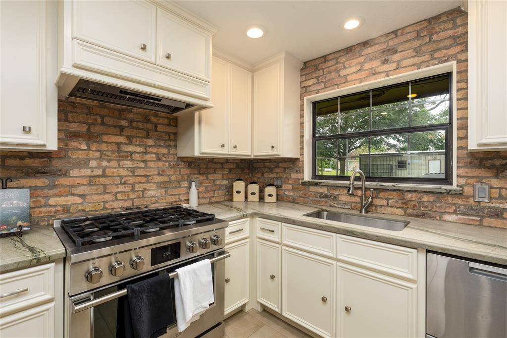 6 burner Stainless Steel Oven that uses Propane.