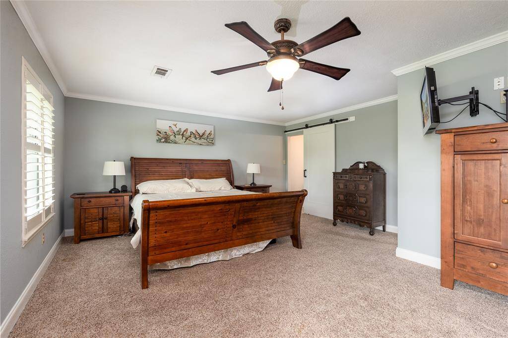 Main Bedroom has a large walk in closet
