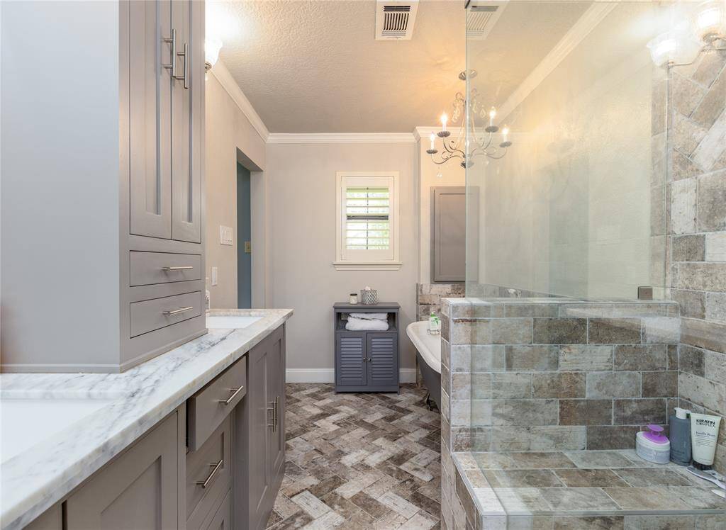 Main Bathroom has a built INS for your towels and toilettes,