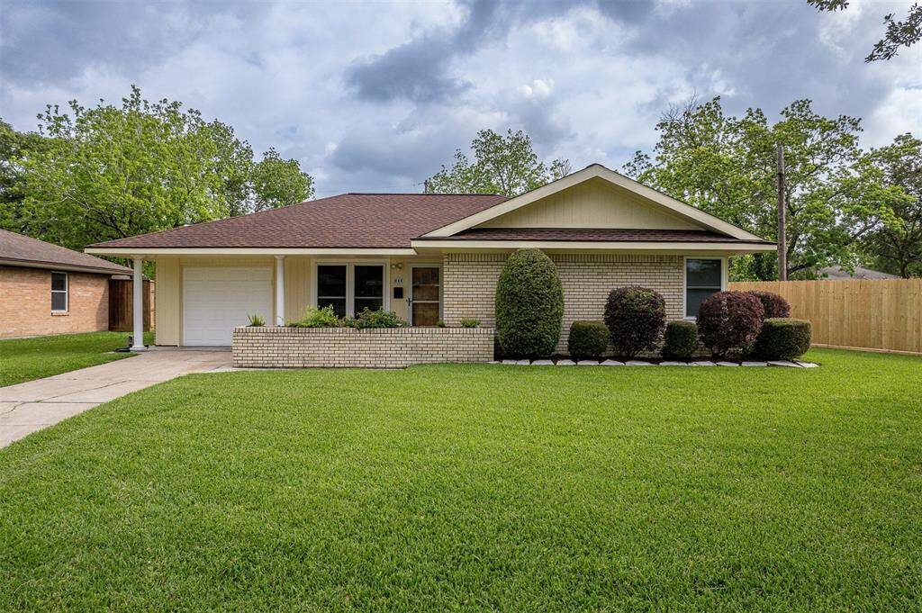 How cute is this house?!?!